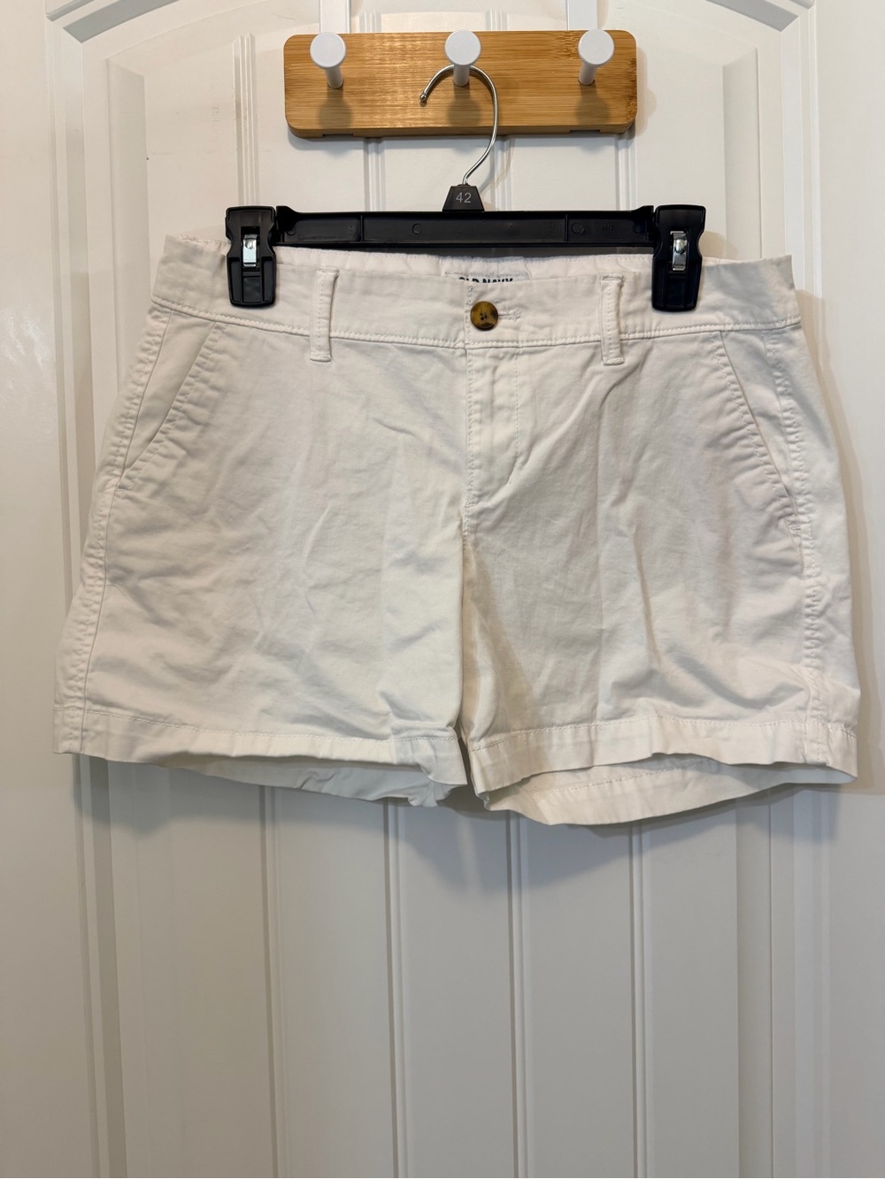 Old Navy Women's White Cotton Bermuda Shorts